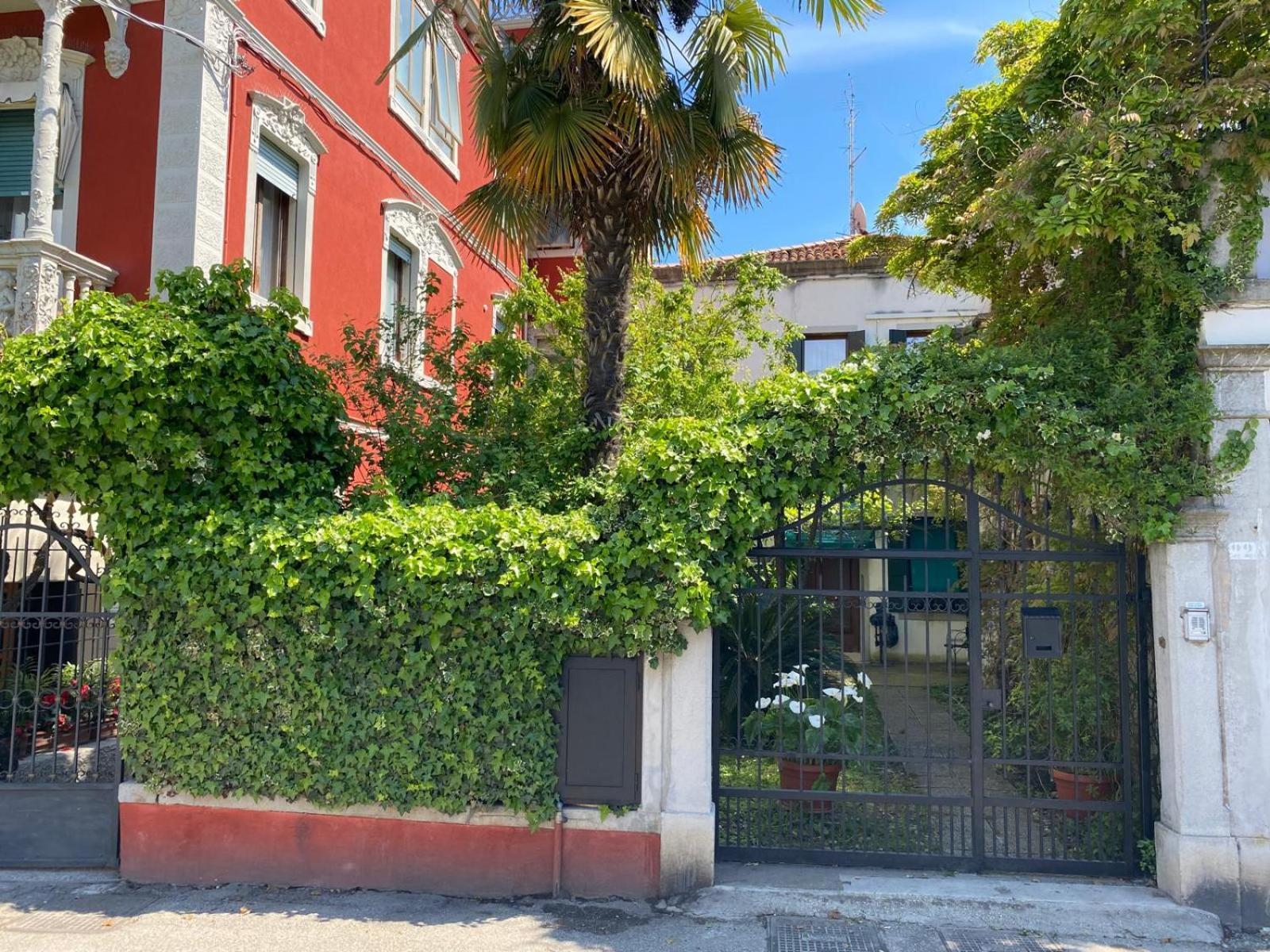 Ferienwohnung Rose House With Private Garden Lido di Venezia Exterior foto